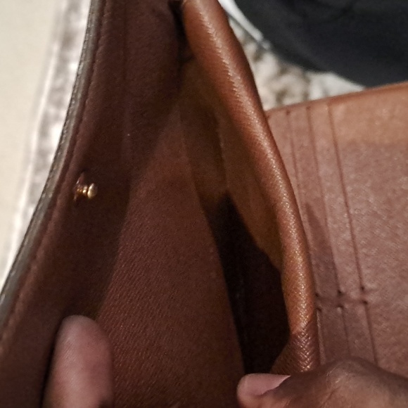 Louis Vuitton International Wallet - Picture 10 of 10